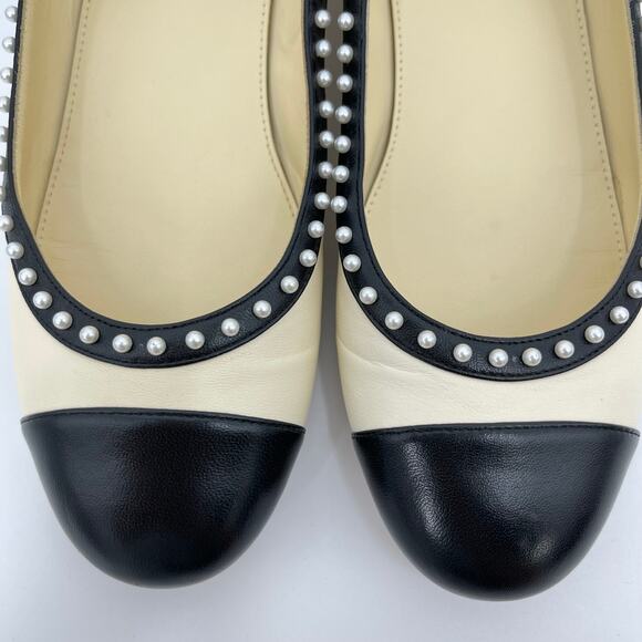 Chanel | Cream Black Lambskin Pearl CC Cap Toe Ballet Flats 2016 FR 37C - Picture 5 of 16